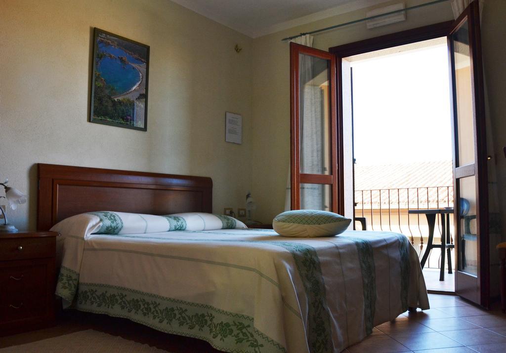 Hotel Da Paolino Trinita d'Agultu e Vignola Exterior photo